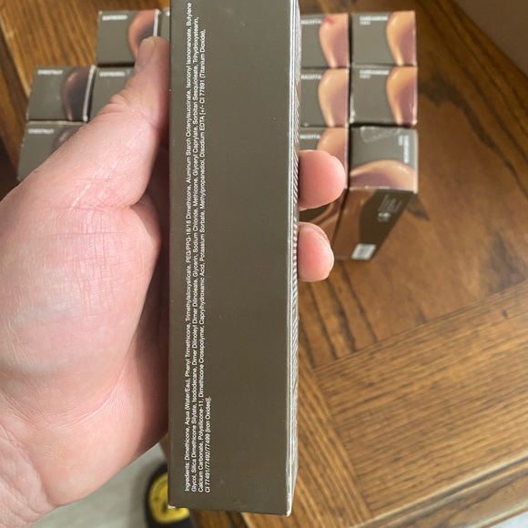 BECCA Cosmetics Ultimate Coverage 24 Hr Foundation MAHOGANY - Picture 4 of 6